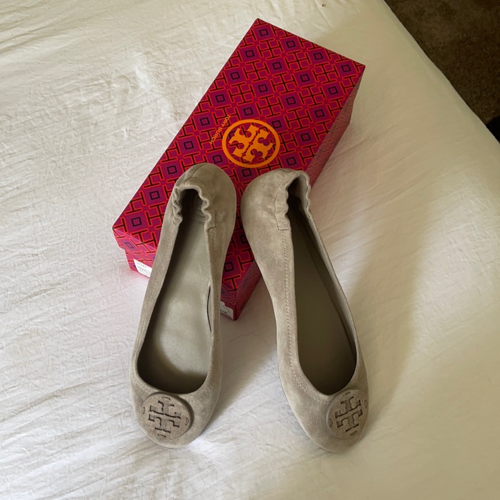 TB Grey Minnie Travel Ballet Flat w/ Leather Logo